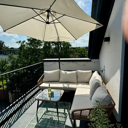 Schickes Penthouse-apartment Mit Weinbergblick Appartement
