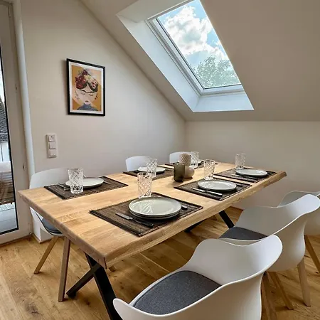 Schickes Penthouse-apartment Mit Weinbergblick Appartement