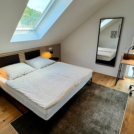 Appartement Schickes Penthouse-apartment Mit Weinbergblick *
